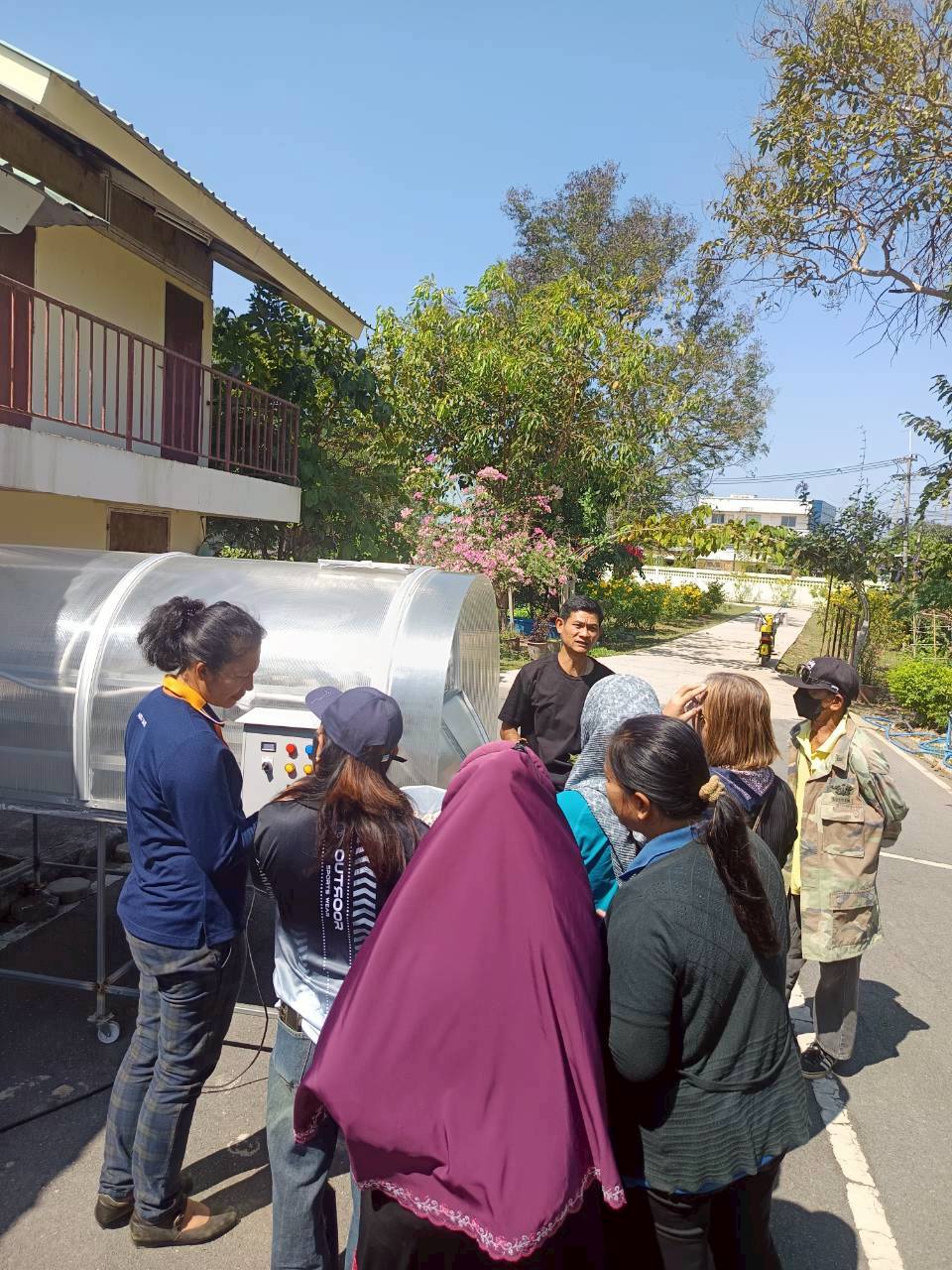 title - ศกร. ร่วมกับ ส.ป.ก.อยุธยา ติวเข้มเกษตรกร ชูโมเดล “โรงอบเคลื่อนที่ - ผัก 3 โลก - มันญี่ปุ่น” เพิ่มทางเลือกสร้างรายได้ในเขตปฏิรูปที่ดิน